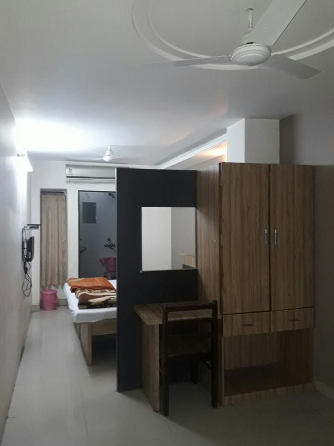 Hotel Pariwar ออรังกาบัด ภายนอก รูปภาพ